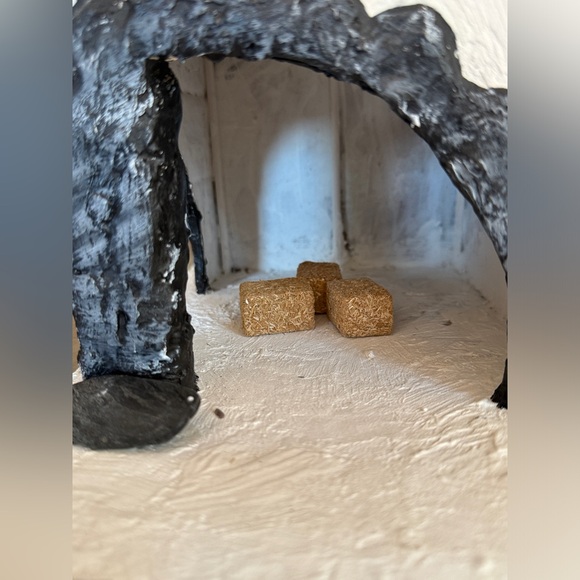 Nativity set Bethlehem 2 story house hand made with recycled materials - Picture 4 of 12